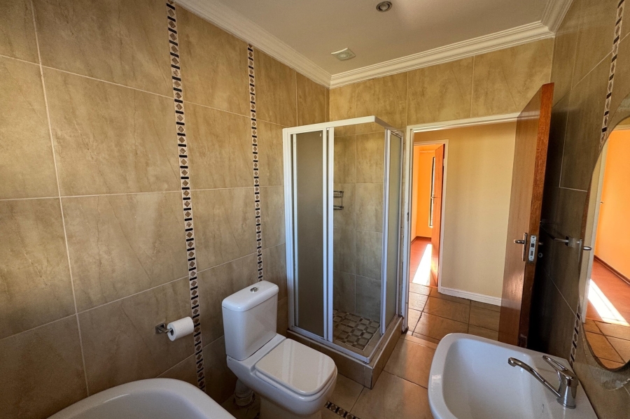 To Let 4 Bedroom Property for Rent in Goodwood Estate Western Cape